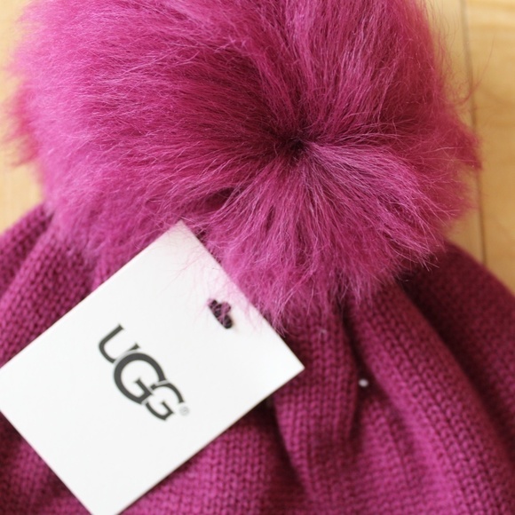 UGG Fine Gauge Colorblock Shearling Pom Beanie - Picture 2 of 3